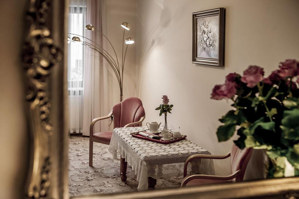 Palazzo Adler Bed & Breakfast สฟาร์เซ็นต์ส ภายนอก รูปภาพ